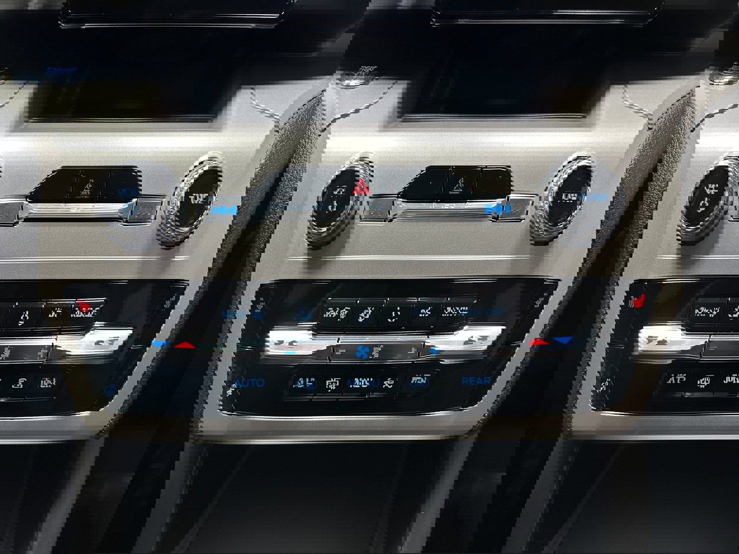 Certified 2023 Ford Explorer XLT w/ Equipment Group 202A image 25