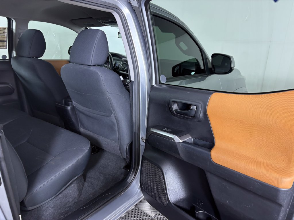 Used 2018 Toyota Tacoma SR5 RWD image 29