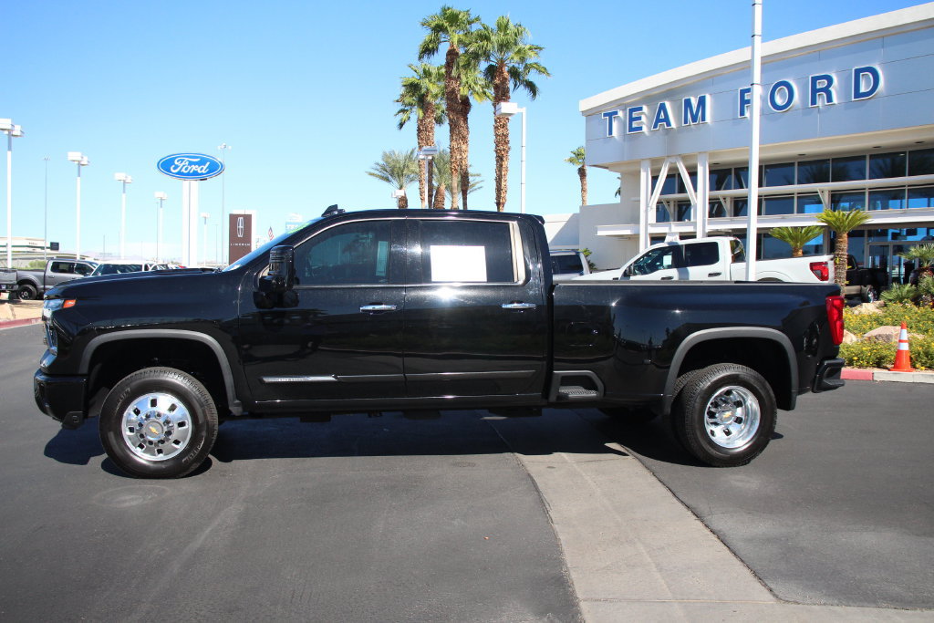 Used 2024 Chevrolet Silverado 3500 High Country w/ High Country Premium Package AWD/4WD image 4