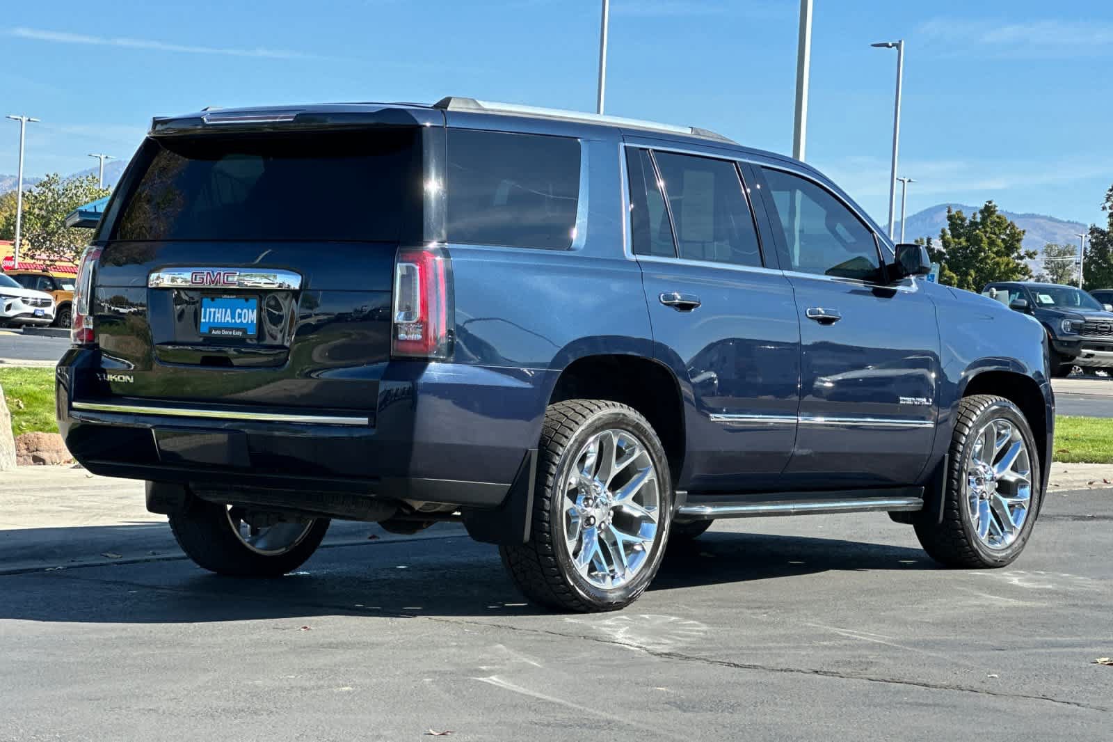 Used 2020 GMC Yukon Denali AWD/4WD image 2