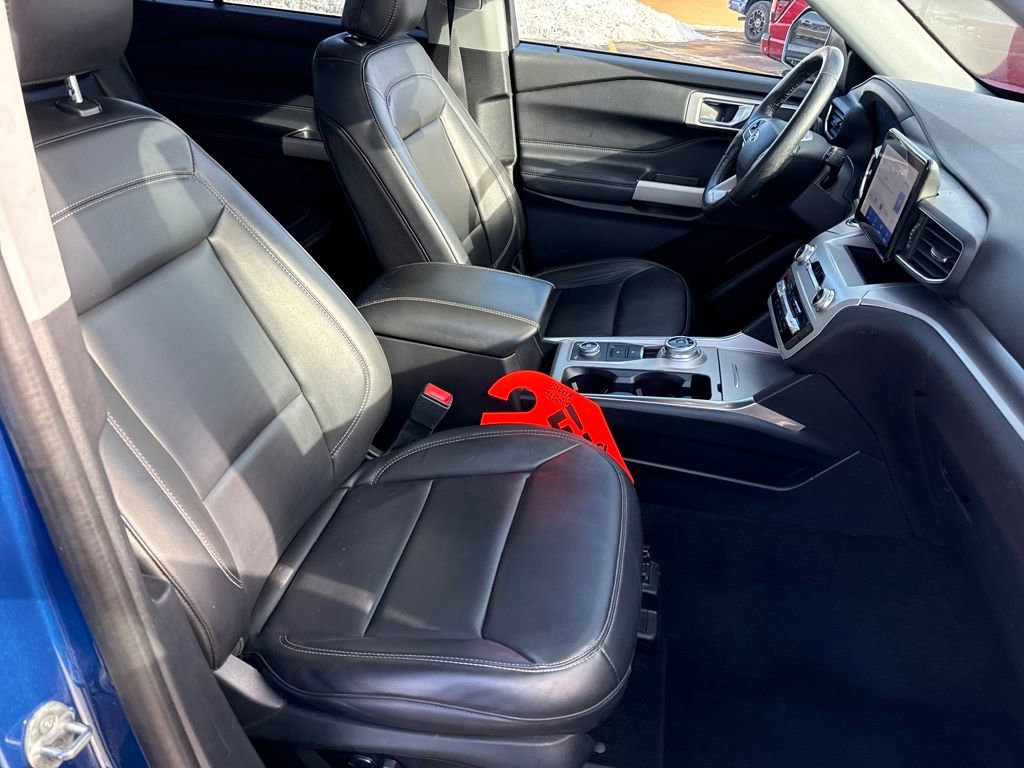 Certified 2022 Ford Explorer XLT w/ Equipment Group 202A image 8