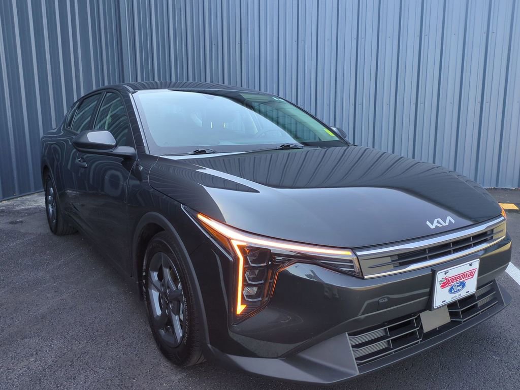 Used 2025 Kia K4 FWD image 3