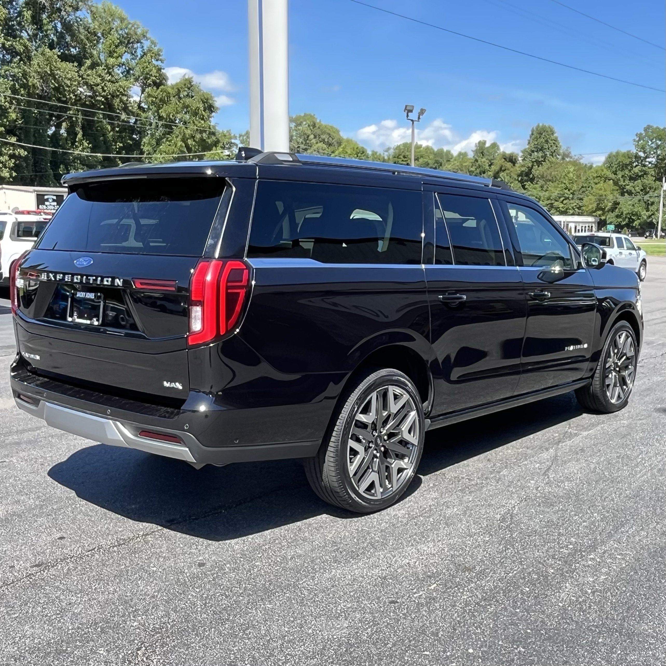 Certified 2025 Ford Expedition Max Platinum w/ Platinum Ultimate Package AWD/4WD image 6