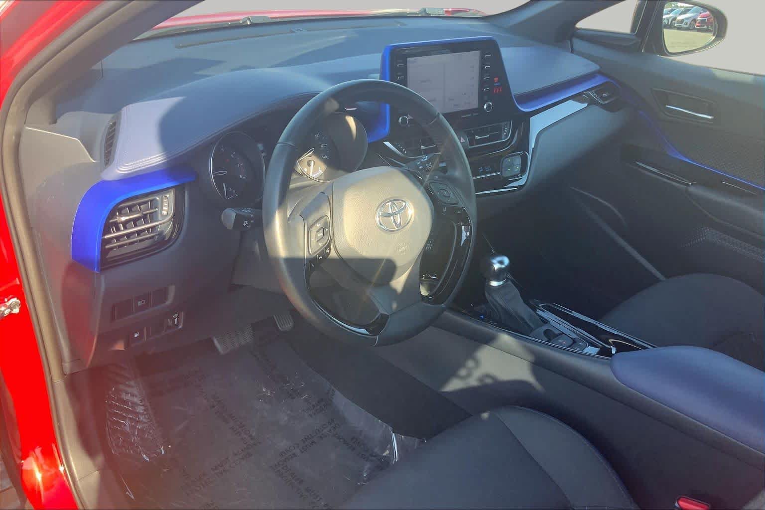 Used 2022 Toyota C-HR XLE FWD image 17