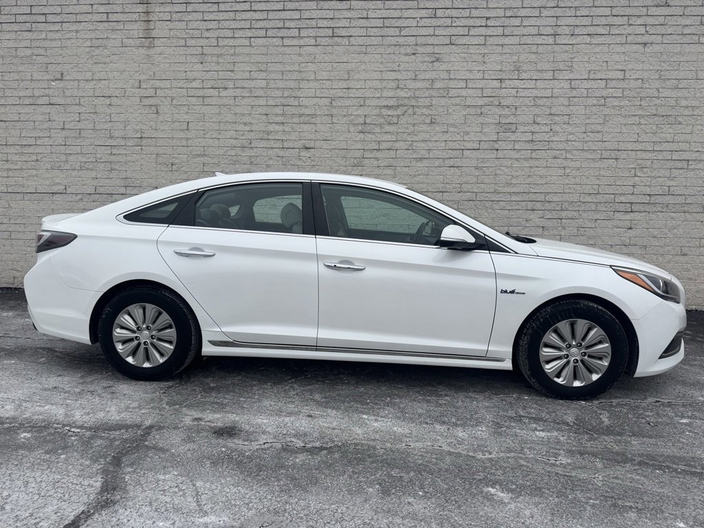 Used 2017 Hyundai Sonata SE image 2