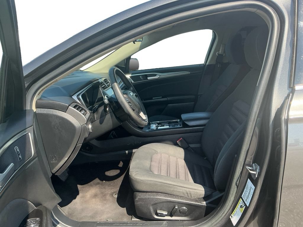 Certified 2017 Ford Fusion SE w/ Fusion SE Technology Package FWD image 14