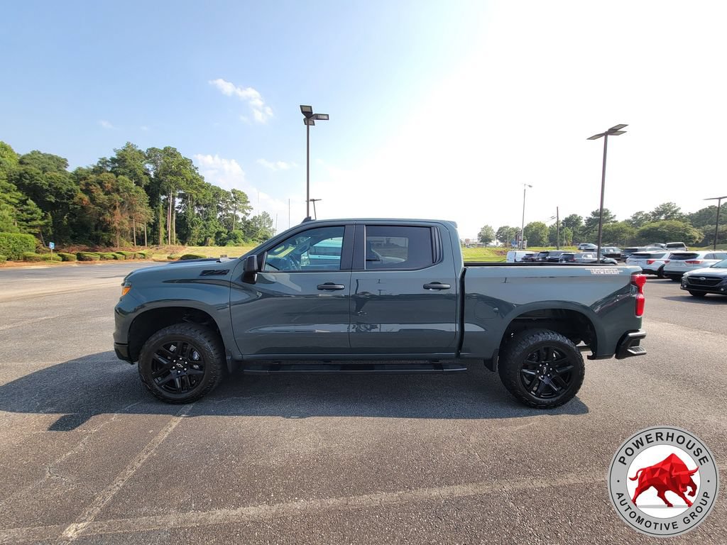 Used 2025 Chevrolet Silverado 1500 Custom Trail Boss w/ LPO, Dark Essentials Package AWD/4WD image 2