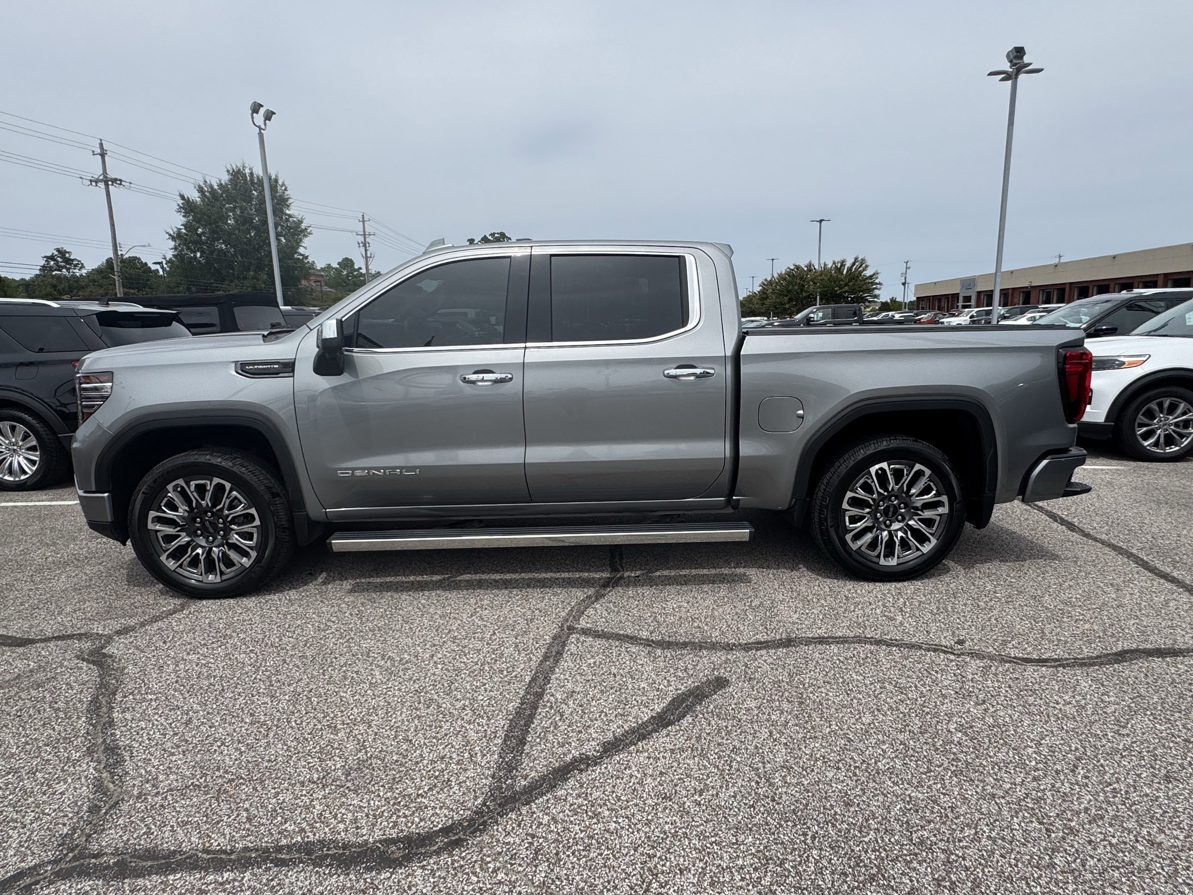 Used 2024 GMC Sierra 1500 Denali Ultimate image 2
