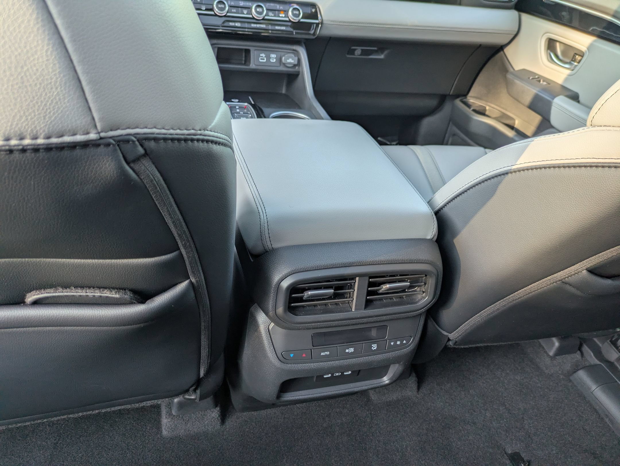 Used 2025 Honda Pilot Touring image 32