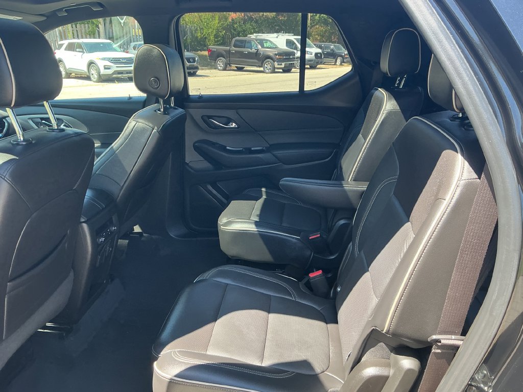 Used 2022 Chevrolet Traverse Premier w/ Redline Edition AWD/4WD image 18