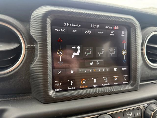 Used 2018 Jeep Wrangler Unlimited Sahara image 22