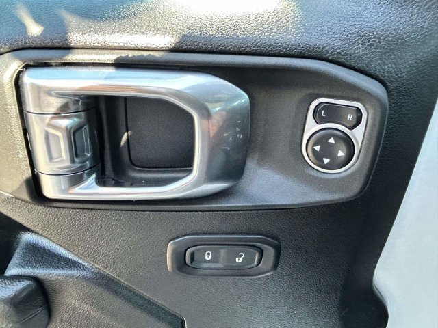 Used 2026 Jeep Wrangler Unlimited Rubicon AWD/4WD image 21