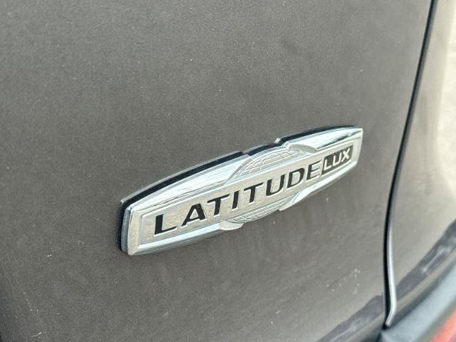 Used 2021 Jeep Cherokee Latitude Lux AWD/4WD image 13