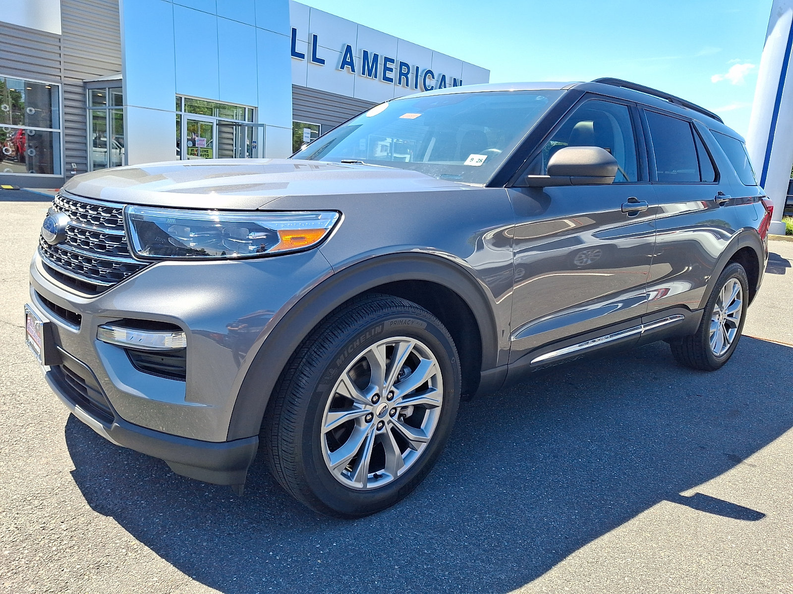 Certified 2023 Ford Explorer XLT w/ Equipment Group 202A AWD/4WD image 5