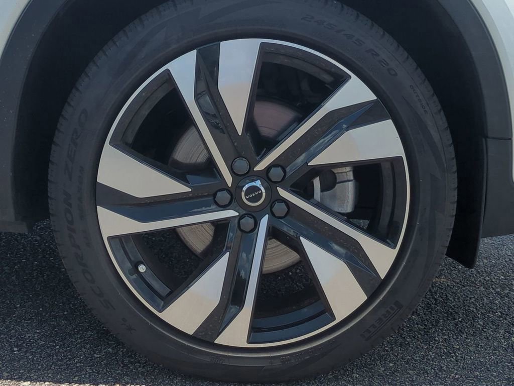 Used 2024 Volvo XC40 B5 Plus w/ Protection Package Premier image 12