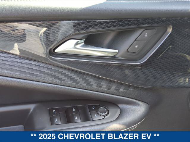 Used 2025 Chevrolet Blazer EV LT FWD image 11