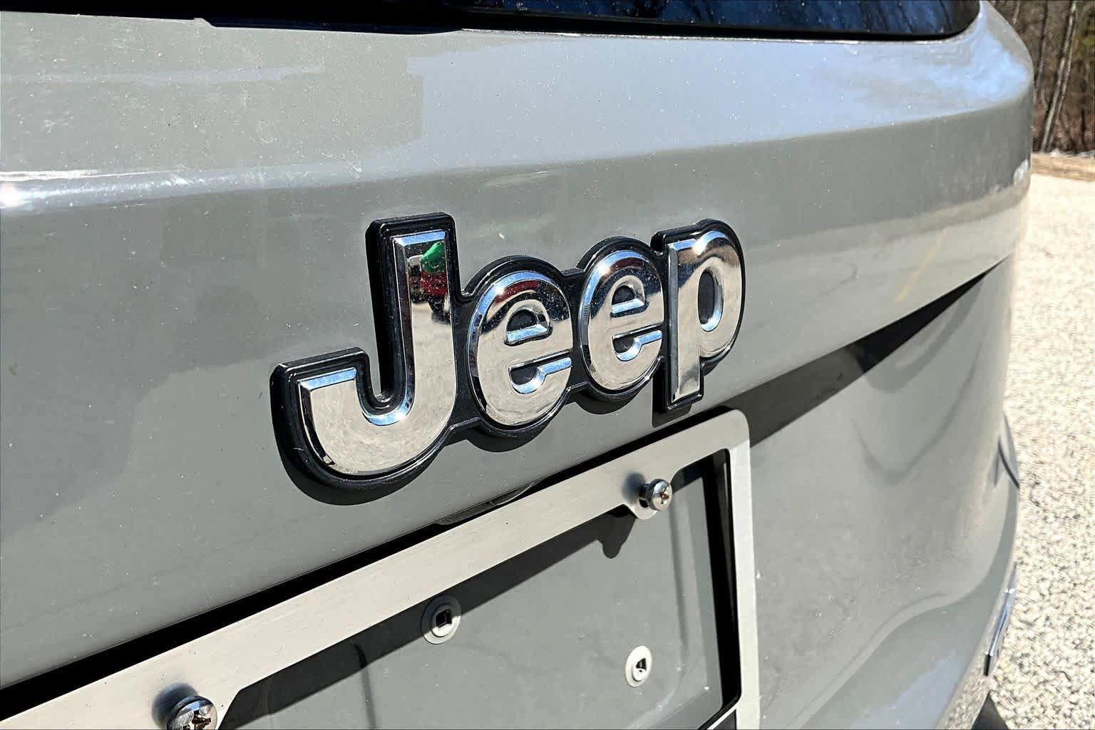 Used 2020 Jeep Renegade Latitude w/ Cold Weather Group AWD/4WD image 33