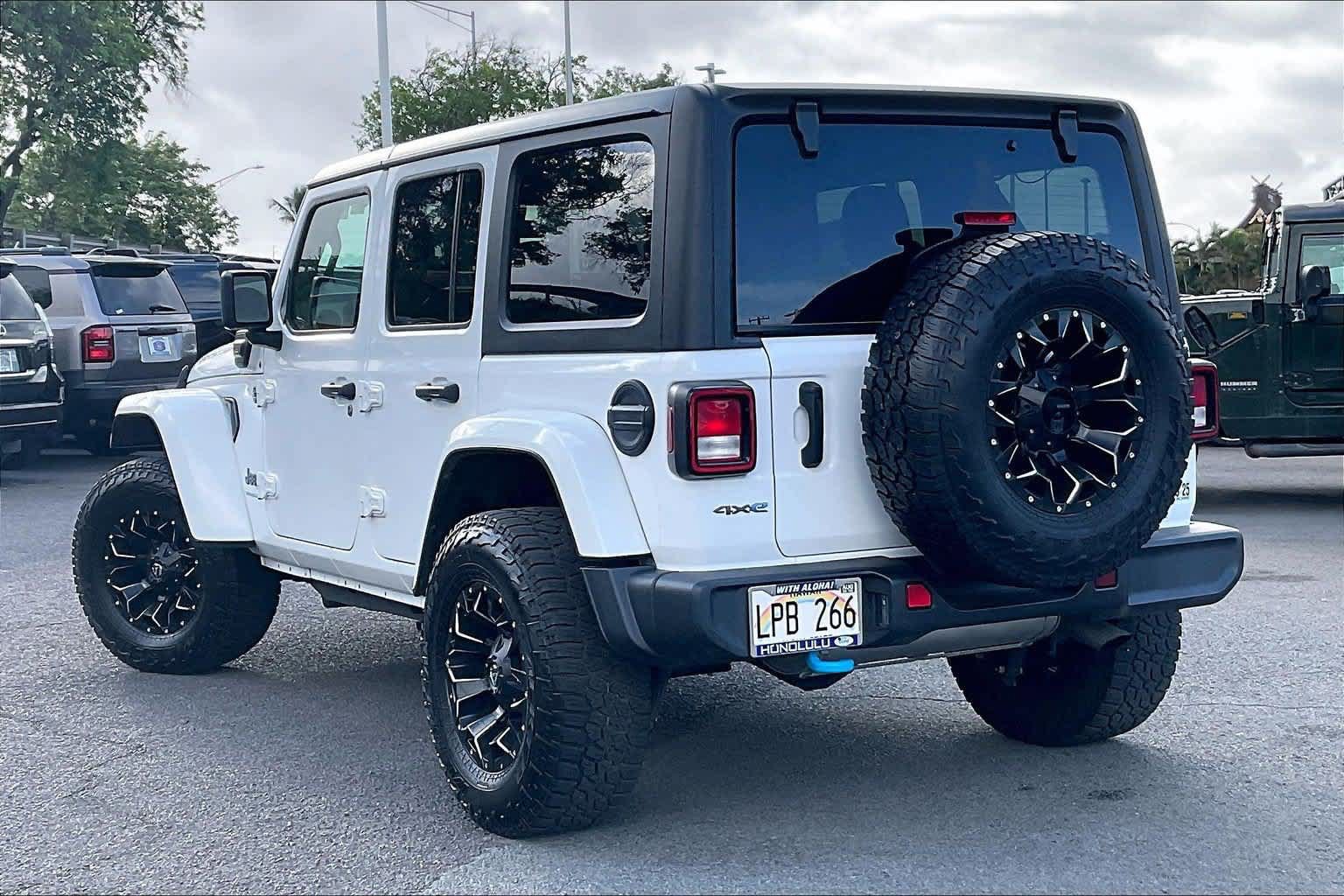 Used 2024 Jeep Wrangler Unlimited w/ Dual Top Group AWD/4WD image 4