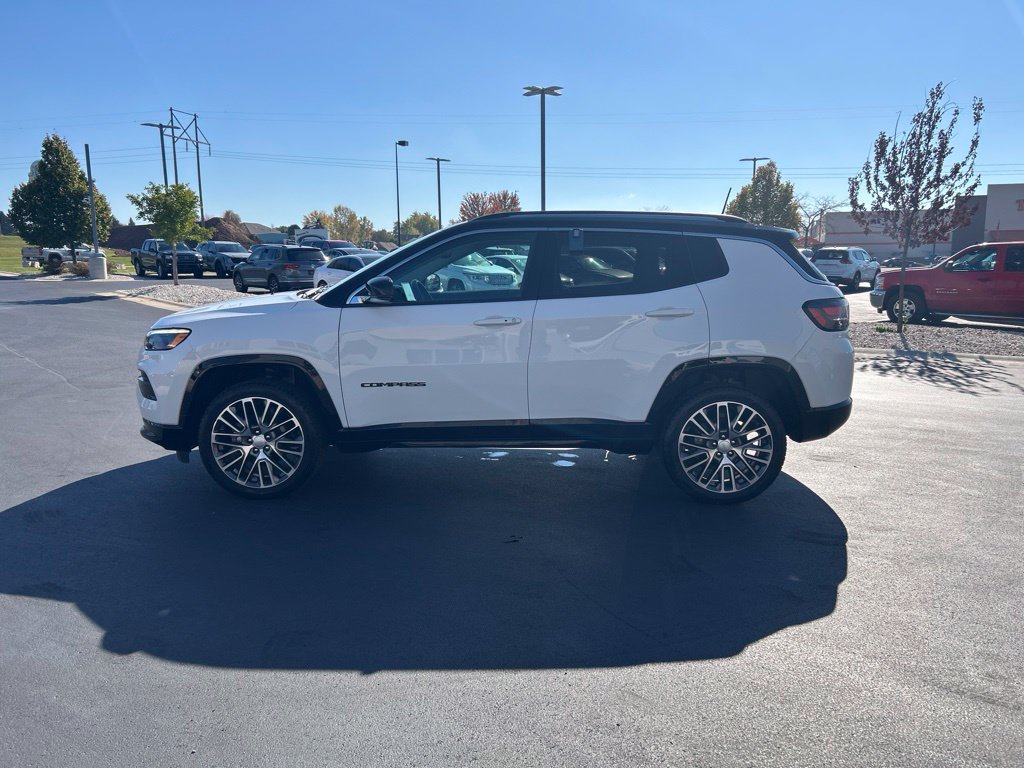Used 2022 Jeep Compass Limited w/ Elite Group AWD/4WD image 11