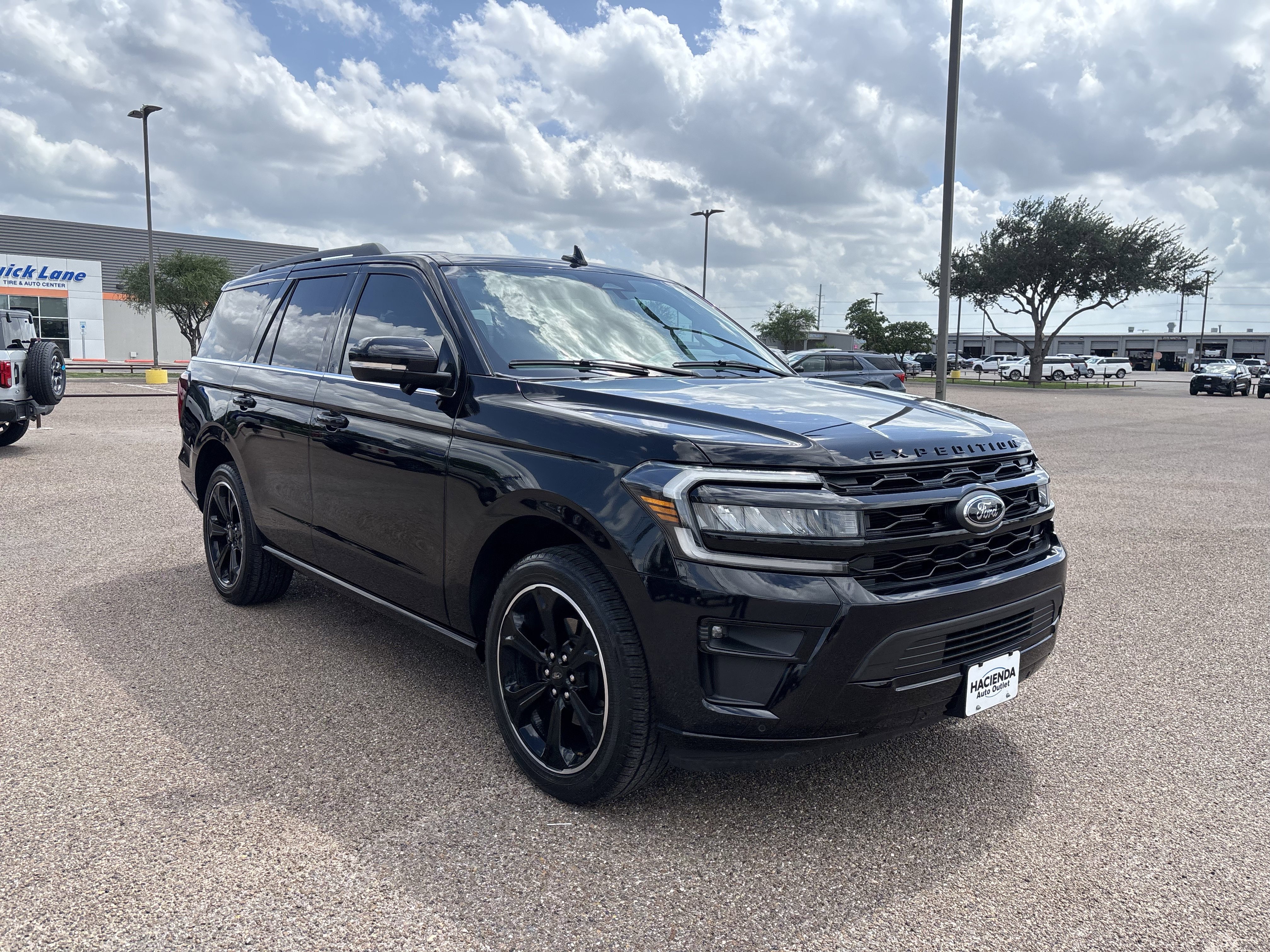 Certified 2023 Ford Expedition Limited RWD image 5