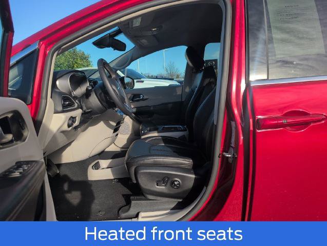 Used 2024 Chrysler Pacifica Touring-L FWD image 5