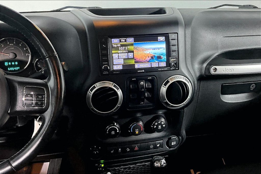 Used 2017 Jeep Wrangler Unlimited Sahara w/ Dual Top Group AWD/4WD image 6