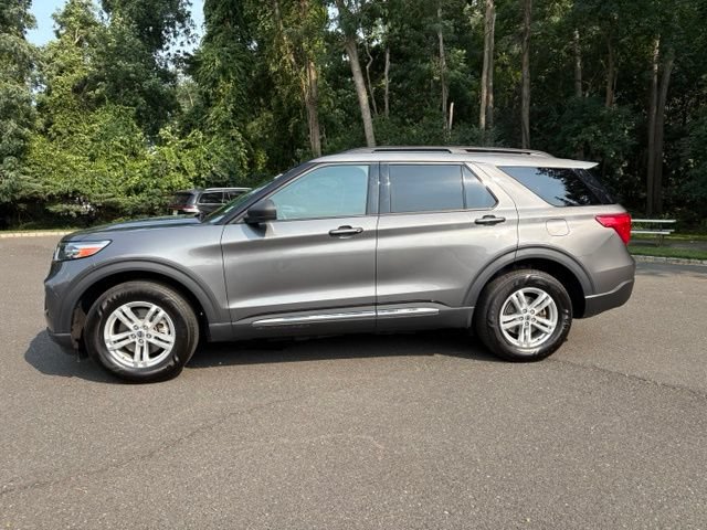 Certified 2022 Ford Explorer XLT w/ Equipment Group 202A AWD/4WD image 3