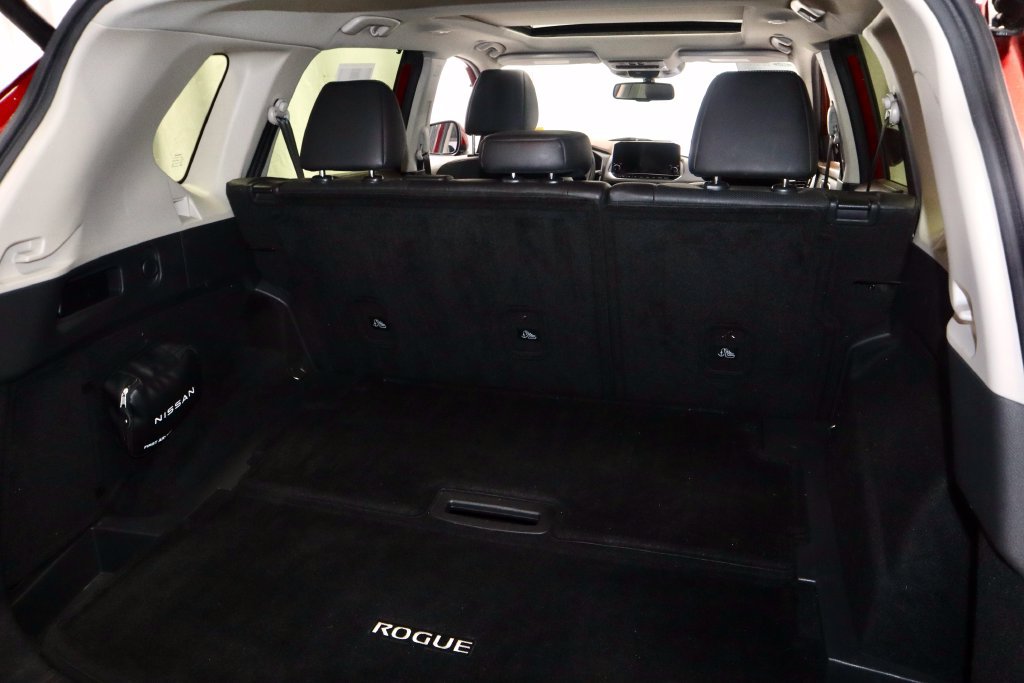 Used 2023 Nissan Rogue Platinum FWD image 13