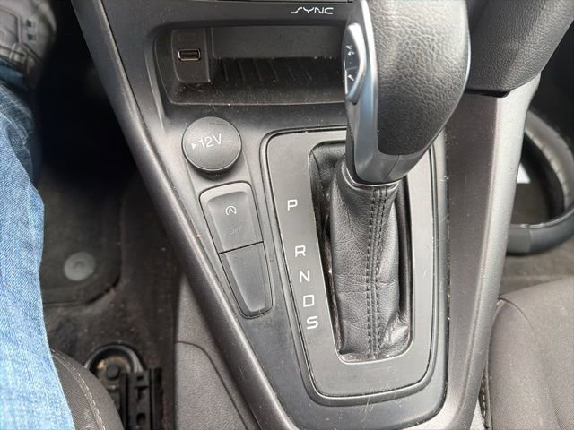 Certified 2018 Ford Focus SE w/ SE Appearance Package image 19