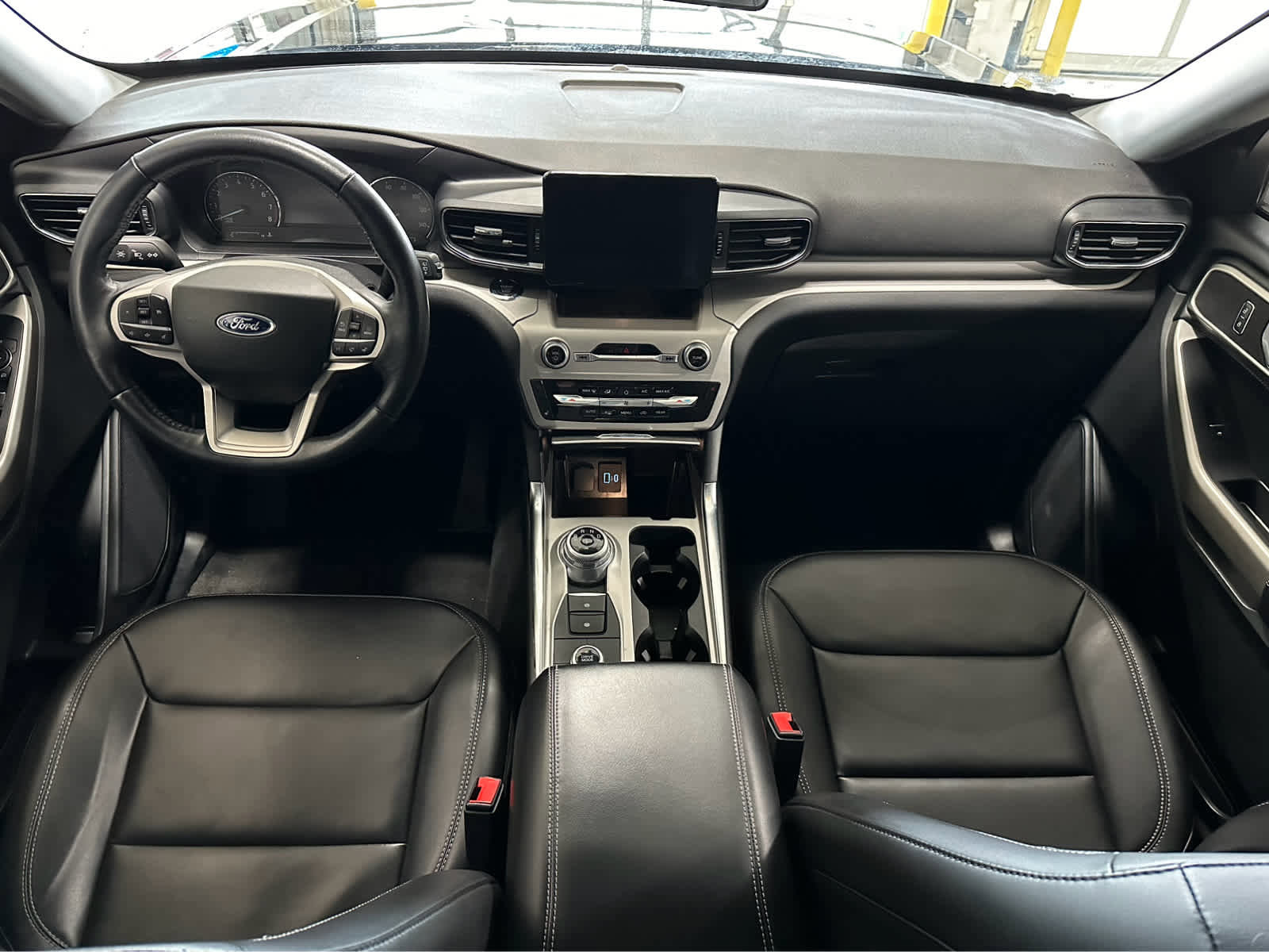 Certified 2022 Ford Explorer XLT w/ Equipment Group 202A image 15