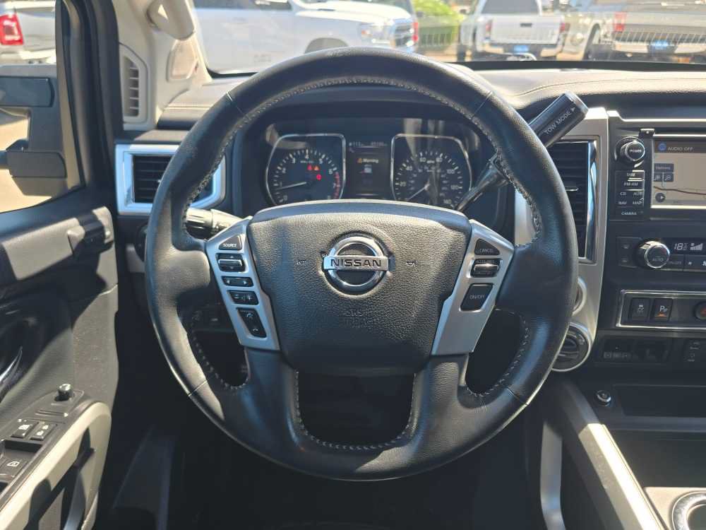 Used 2017 Nissan Titan PRO-4X AWD/4WD image 11