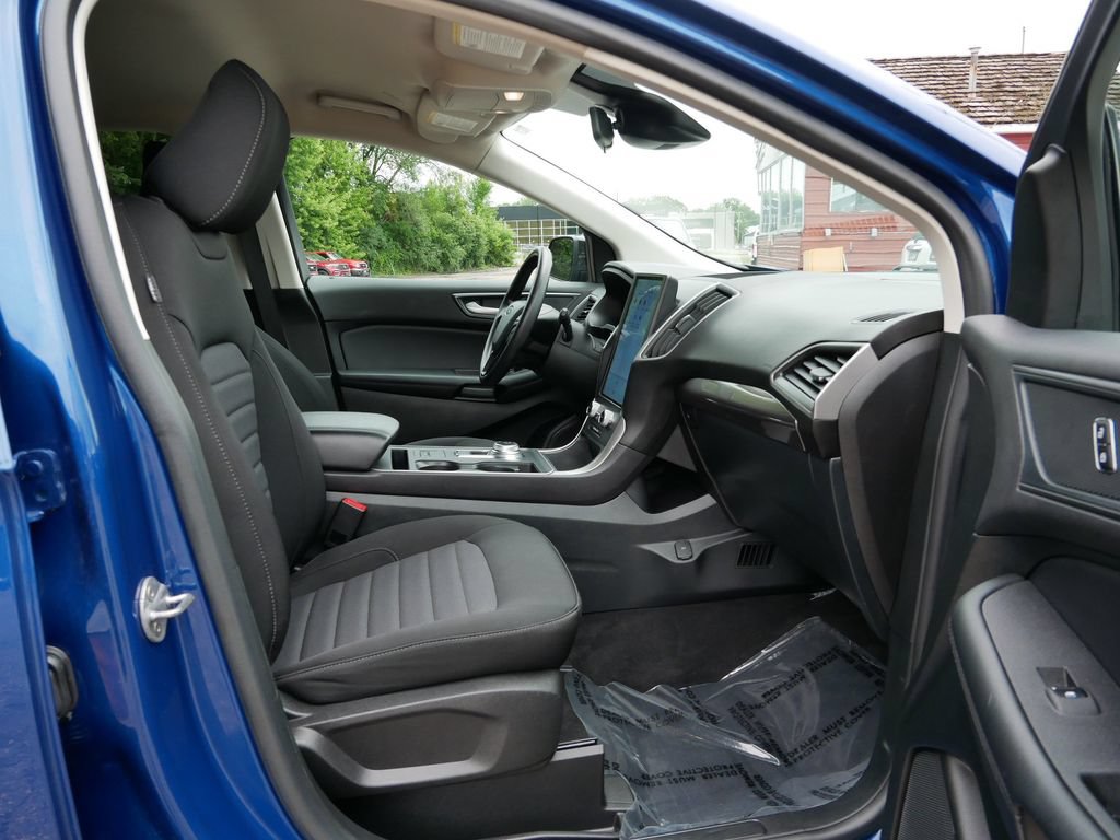 Certified 2024 Ford Edge SE w/ Black Appearance Package AWD/4WD image 8