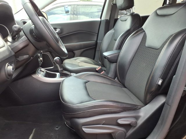 Used 2020 Jeep Compass Latitude w/ Cold Weather Group FWD image 3