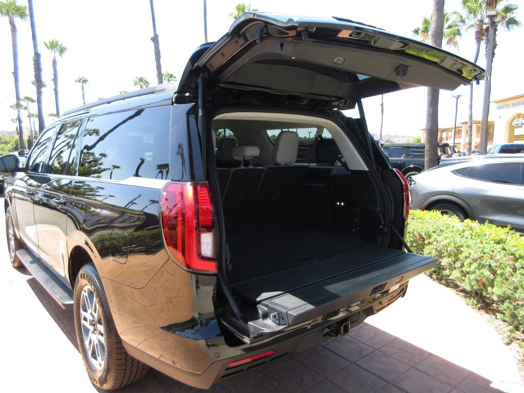 Certified 2025 Ford Expedition Max Active RWD image 24