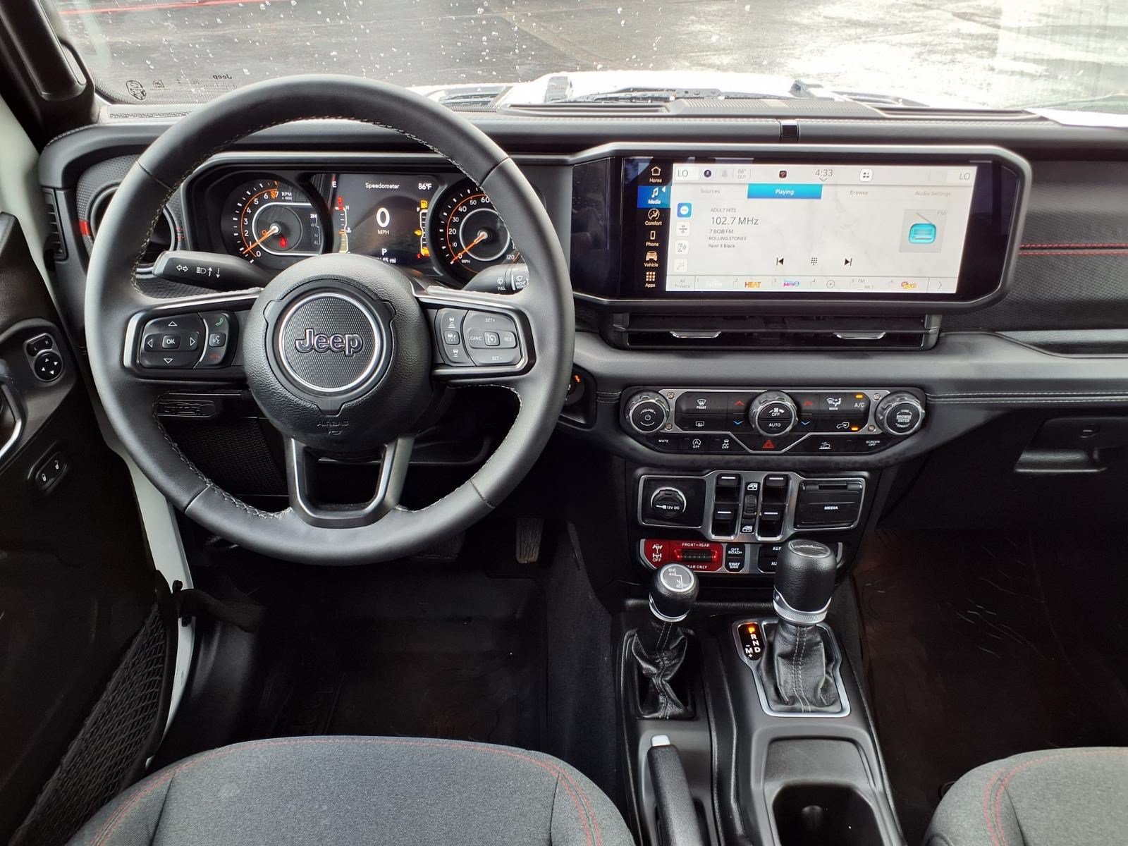 Used 2025 Jeep Gladiator Rubicon AWD/4WD image 13