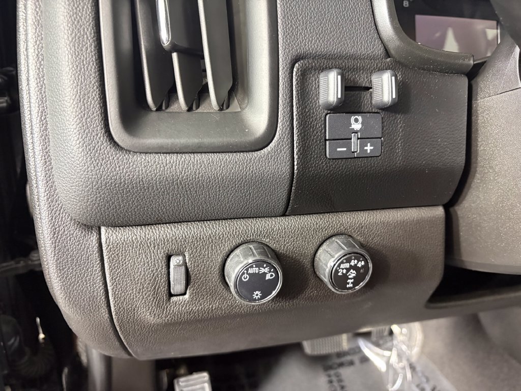 Used 2022 Chevrolet Colorado ZR2 w/ ZR2 Midnight Special Edition AWD/4WD image 14