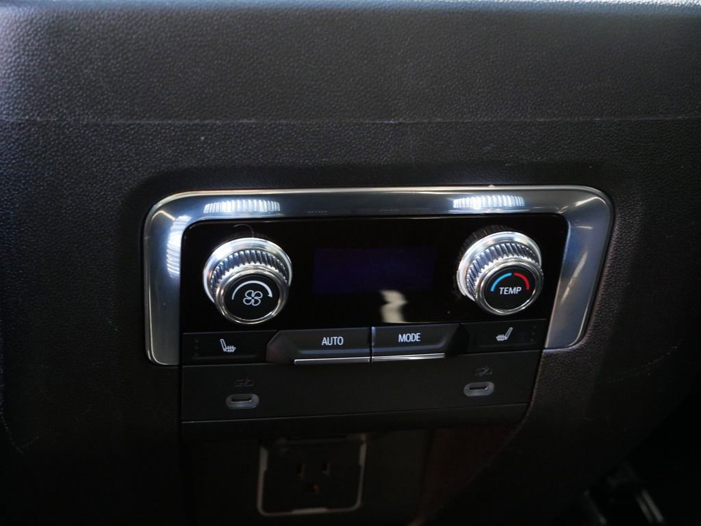 Used 2023 GMC Yukon AT4 w/ AT4 Premium Package image 13