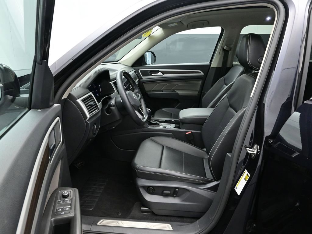 Used 2023 Volkswagen Atlas SE w/ Panoramic Sunroof Package FWD image 13