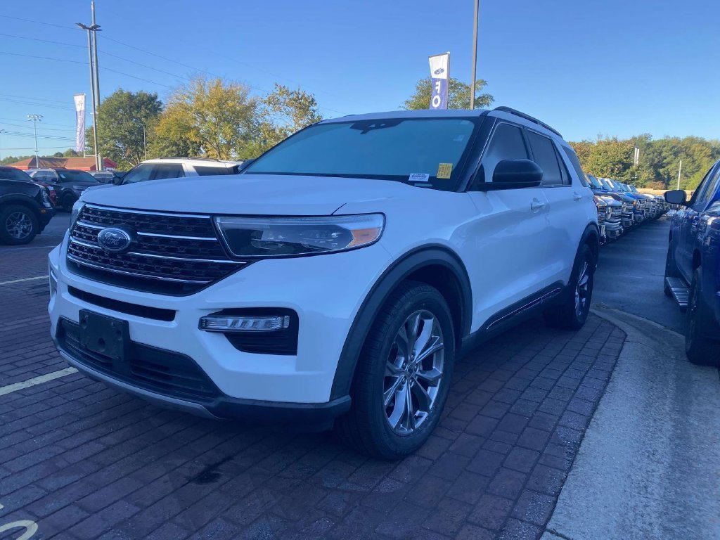 Certified 2021 Ford Explorer XLT w/ Equipment Group 202A RWD image 3