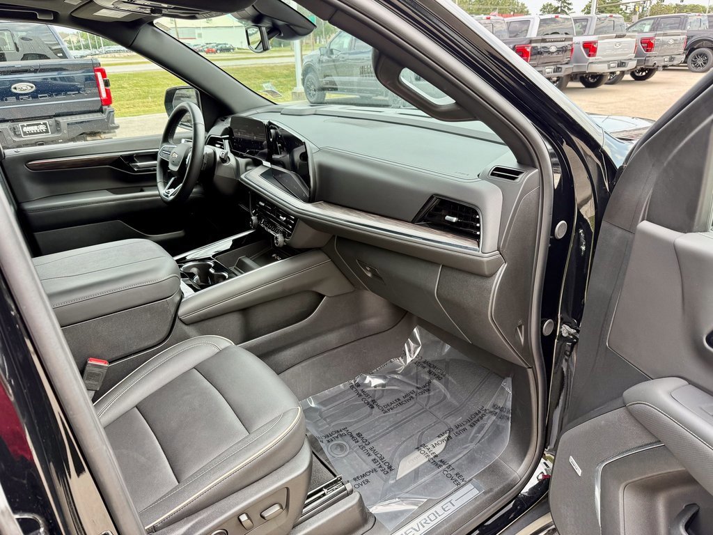 Used 2025 Chevrolet Suburban Premier w/ Sun And Tow Package image 19