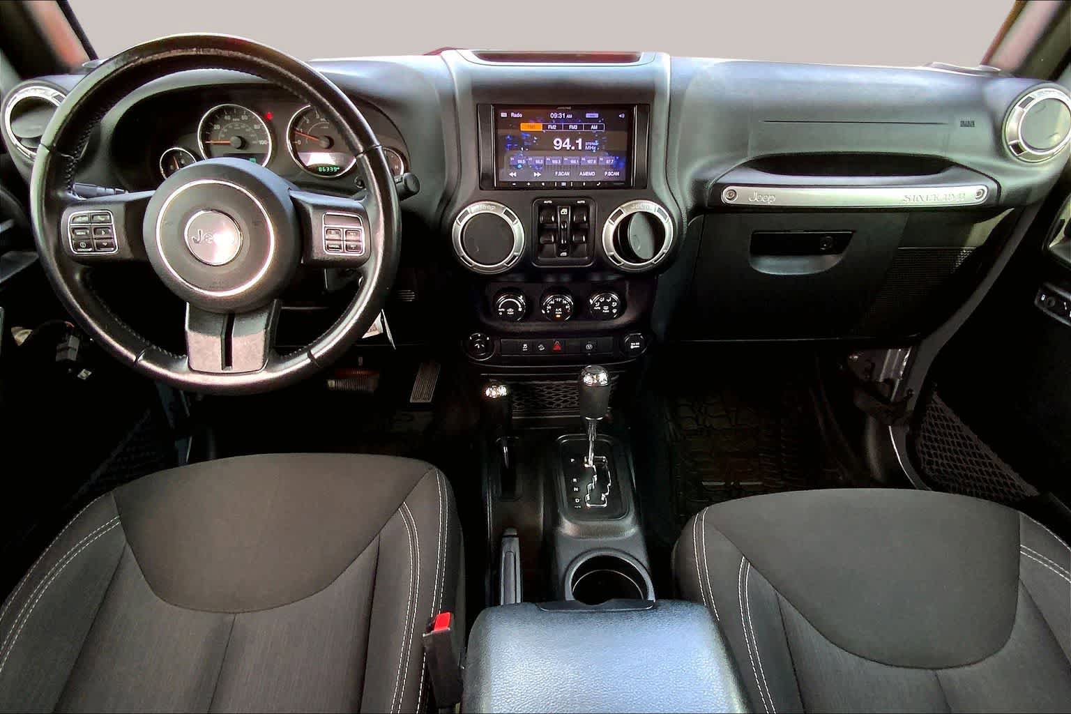 Used 2018 Jeep Wrangler Unlimited Rubicon w/ Connectivity Group AWD/4WD image 13