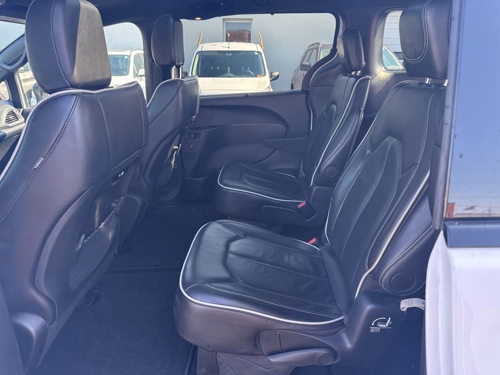 Used 2025 Chrysler Pacifica Limited image 43