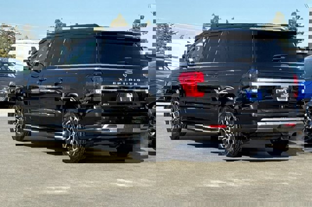 Certified 2022 Ford Expedition Max XLT image 3