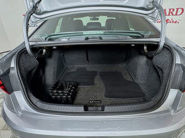 Used 2019 Volkswagen Jetta R-Line w/ R-Line Cold Weather Package image 30
