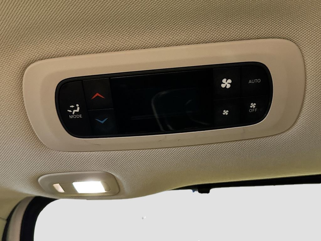 Used 2023 Chrysler Pacifica Limited FWD image 21