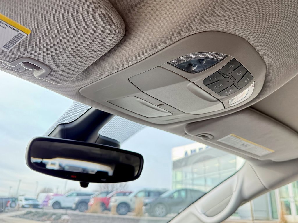 Used 2024 Chrysler Pacifica Select image 27