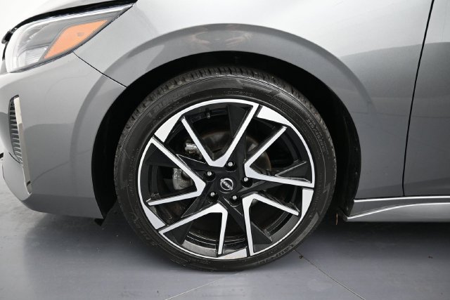 Used 2025 Nissan Sentra SR FWD image 9