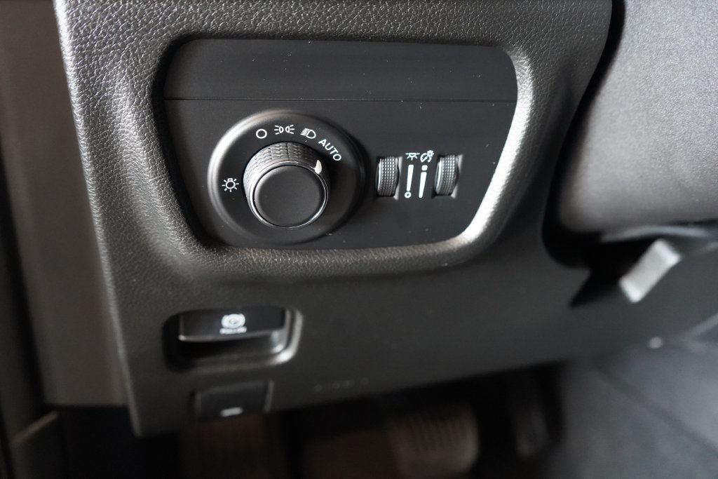 Used 2022 Jeep Grand Cherokee Altitude AWD/4WD image 33