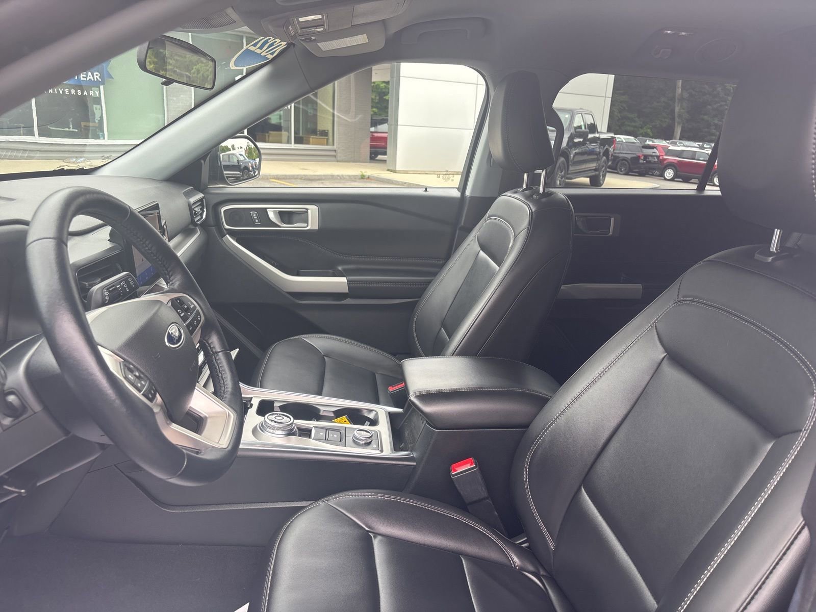 Certified 2022 Ford Explorer XLT w/ Equipment Group 202A image 11