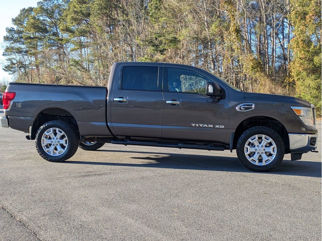 Used 2017 Nissan Titan SV image 6